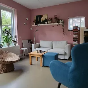 Lovely 1 Bedroom With Garden Apartment